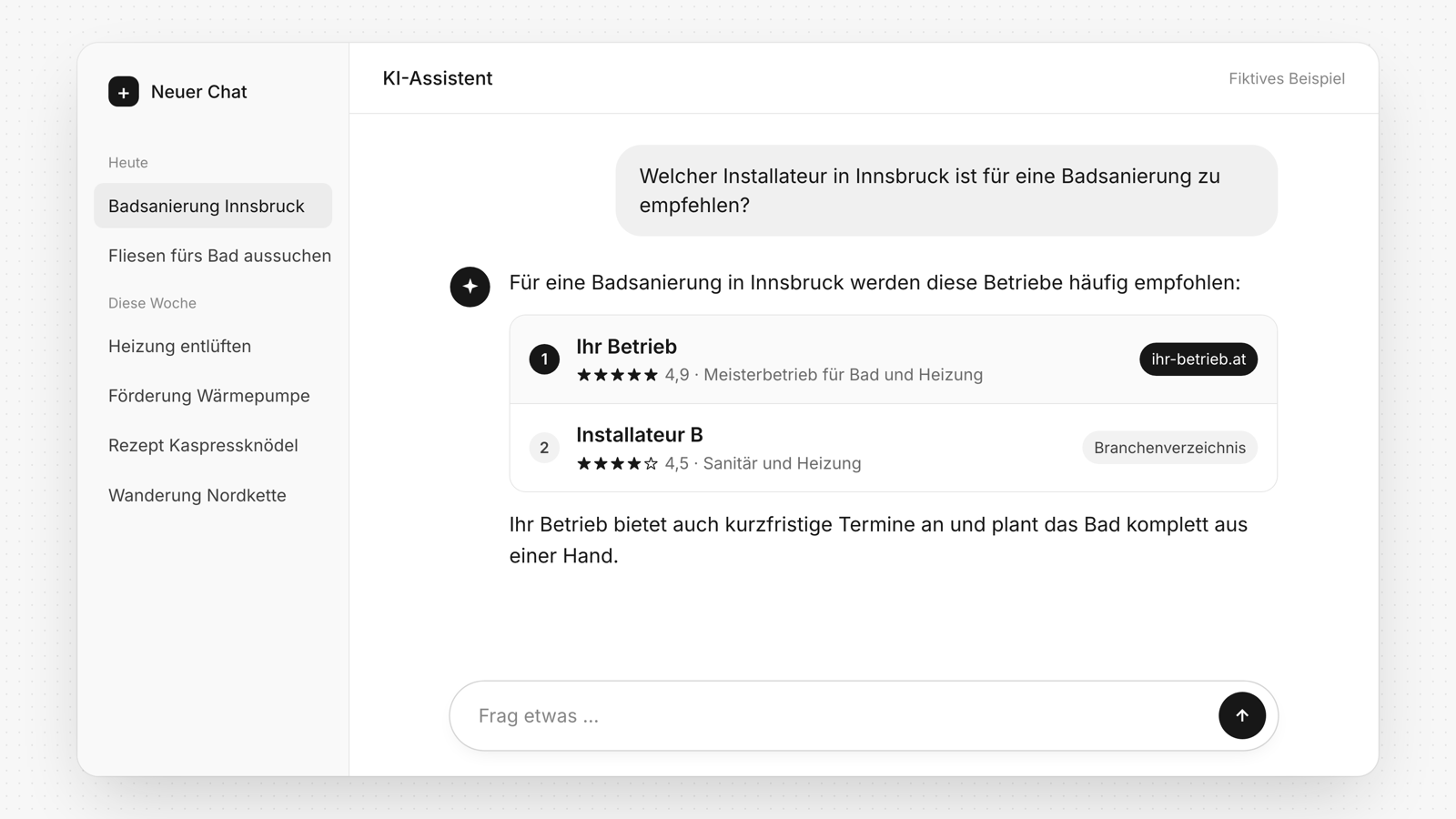 Fiktives Beispiel: Ein KI-Assistent beantwortet die Frage nach einem Installateur für eine Badsanierung in Innsbruck und empfiehlt Ihren Betrieb an erster Stelle, mit Ihrer Website als Quelle